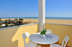 Elegant and bright studio apartment near the beach